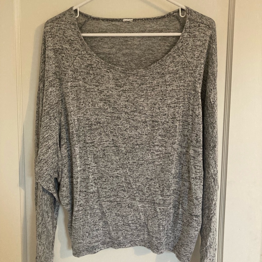 Heather gray long sleeve top